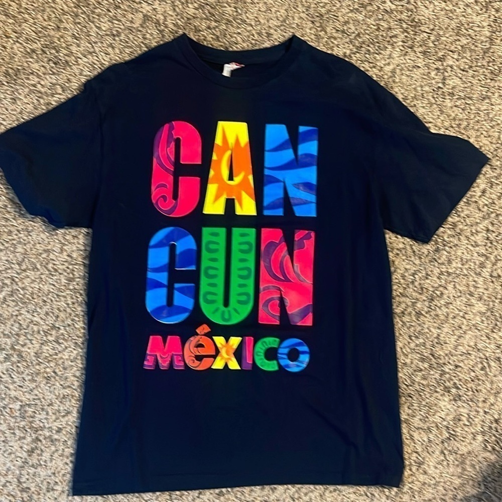 Cancún. T shirt  never worn .
